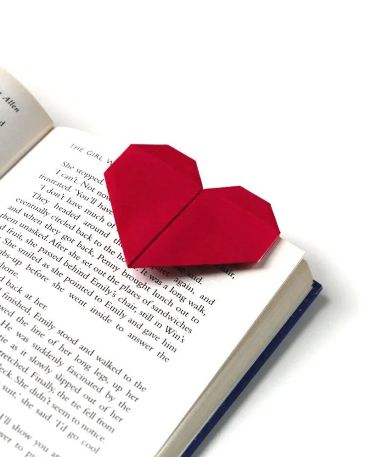 Check out these adorable heart-shaped origami bookmarks that come with a fun tutorial! Learn how to make this quickly with only a few steps required, and you'll have a lovely addition to your reading experience.
