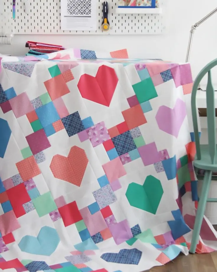 Here&rsquo;s a heart quilt pattern that is simply irresistible. It&rsquo;s an inexpensive design that is beginner-friendly and a fast-paced project. It&rsquo;s precut-friendly, which makes it easy to quilt, and the PDF includes 5 sizes.&nbsp;