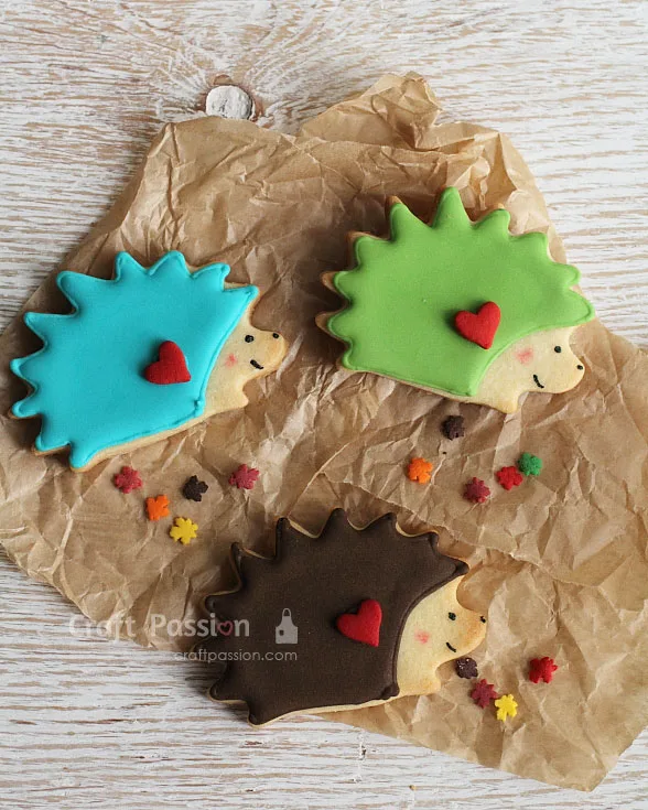 Bake adorable hedgehog, squirrel, & snail-shaped animal cookies and bring them to life with royal icing designs using the piping & flooding method.