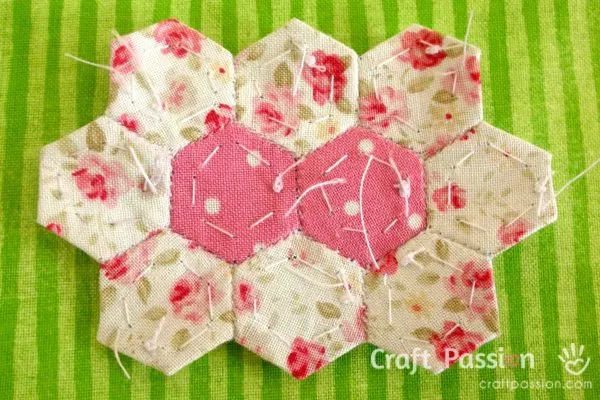 hexagon quilting with english paper piecing method