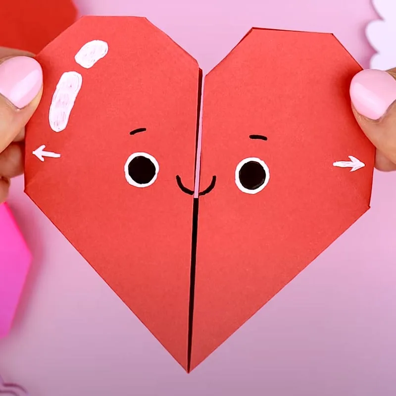 While this may look like a normal origami heart, it has a tiny compartment for you to send secret messages to your loved ones! Make your own small heart with this tutorial.