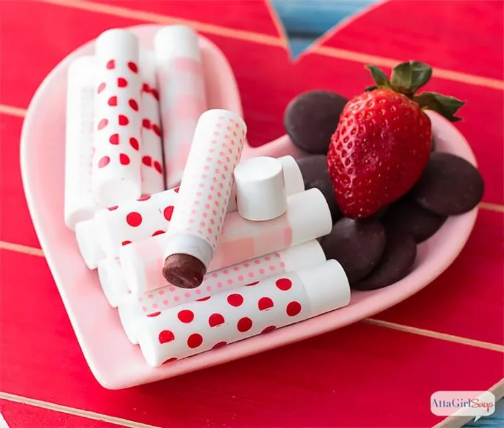 A chocolate strawberry lip balm that contains no harsh chemicals? Every girl's dream! Learn how to make these in this tutorial. You can even get your kids to help you to make one for mom!