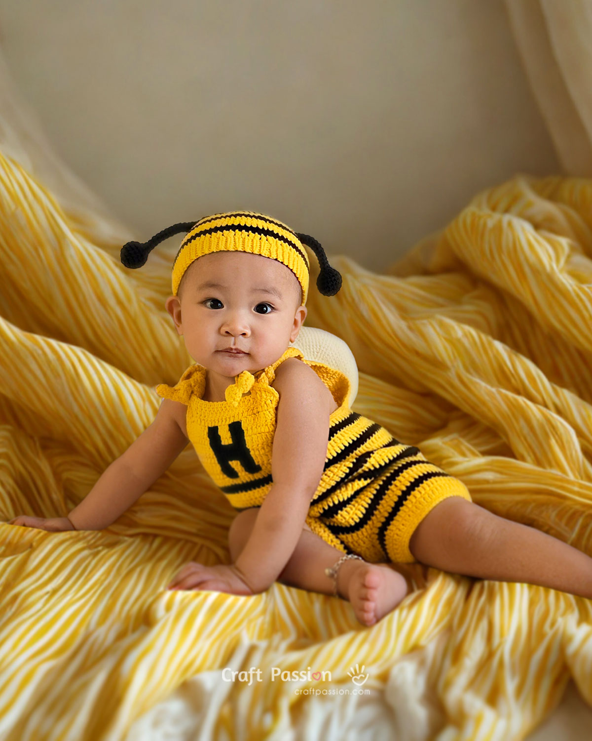 honey bee costume crochet pattern Free crochet bee costume for babies! Includes matching romper, hat & wings with photo tutorials. Fun, beginner-friendly project perfect for gifts & photos!