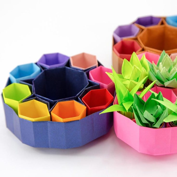 Don&rsquo;t you just love the honeycomb boxes that are always on display at IKEA? They tend to be a little on the pricey side, however. We don&rsquo;t plan to leave you out though! DIY these aesthetic boxes and wow your guests by their next visit!
