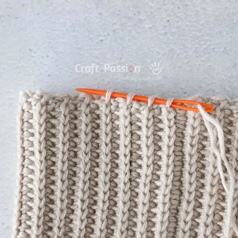 How to close the crown opening of a beanie