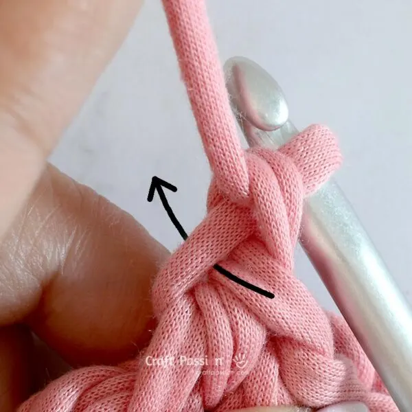 crochet heart - This is where to sl st into the back bump of the ch stitch