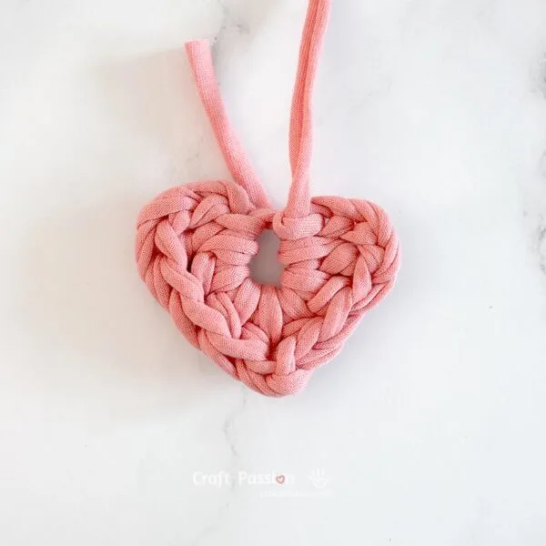 crochet heart -Continue with hdc 2, dc, ch 3, sl st into the ring.