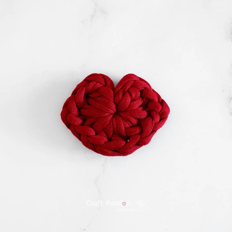 how to crochet lips, kiss lips in red