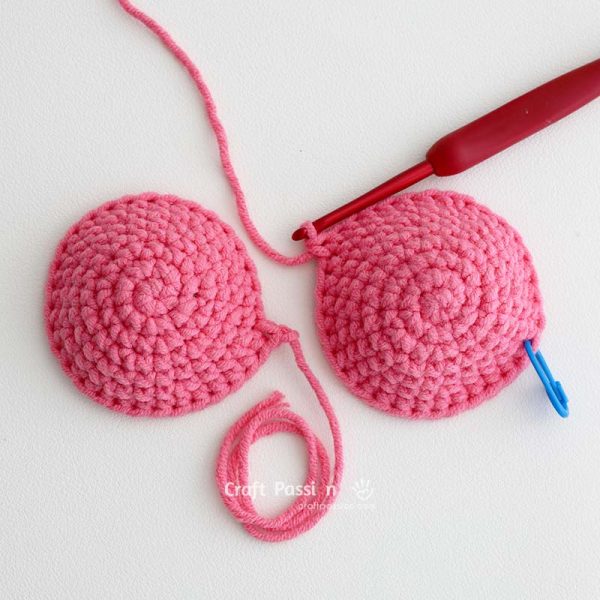 how to crochet amigurumi heart 
Step 1: Crochet the Two Top Bumps 