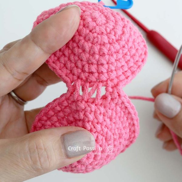 how to crochet amigurumi heart
Step 4: Close the Gap Between the Bumps