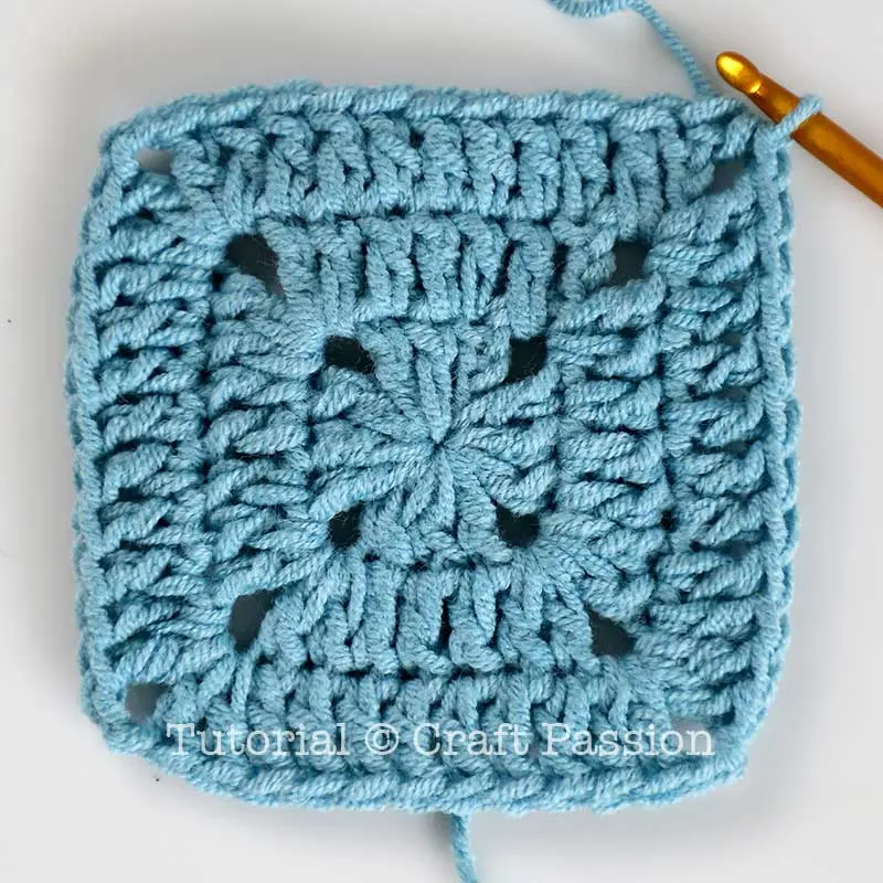 crochet solid granny square round 3