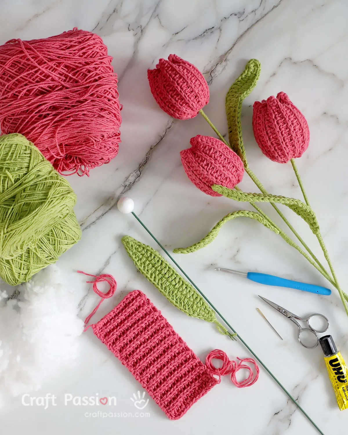 Free crochet tulip pattern to make heartwarming gifts for friends and loved ones. It's an easy crochet pattern for beginners and crocheter of all skill level.
