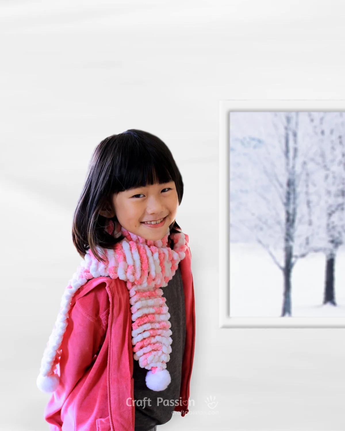 Learn how to make this easy chunky knit scarf by using pom-pom yarn. The free pattern comes with a video tutorial to show you the process.&nbsp;