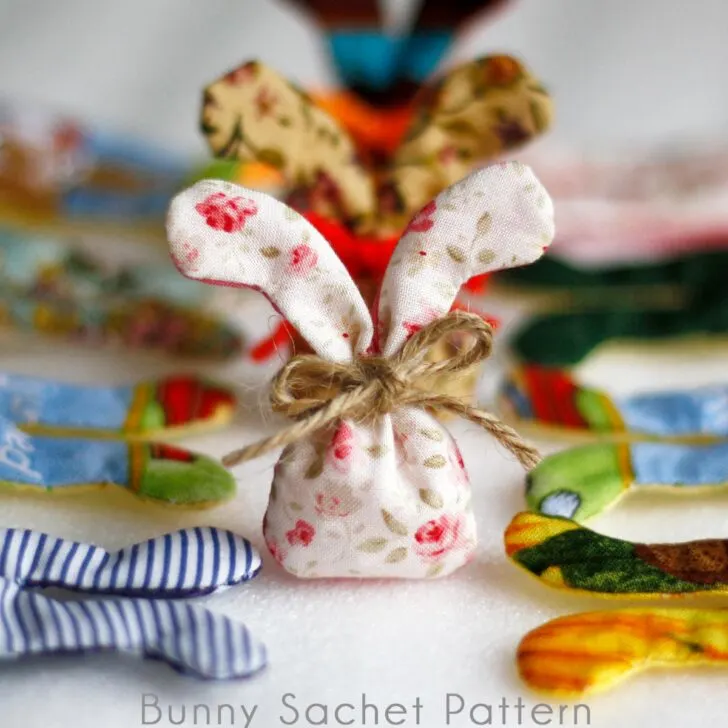 Free Bunny Sachet Bag Sewing Pattern and tutorial to sew bunny sachet. Turn it into great gift for any special occasion, or just be your own personal amenity.