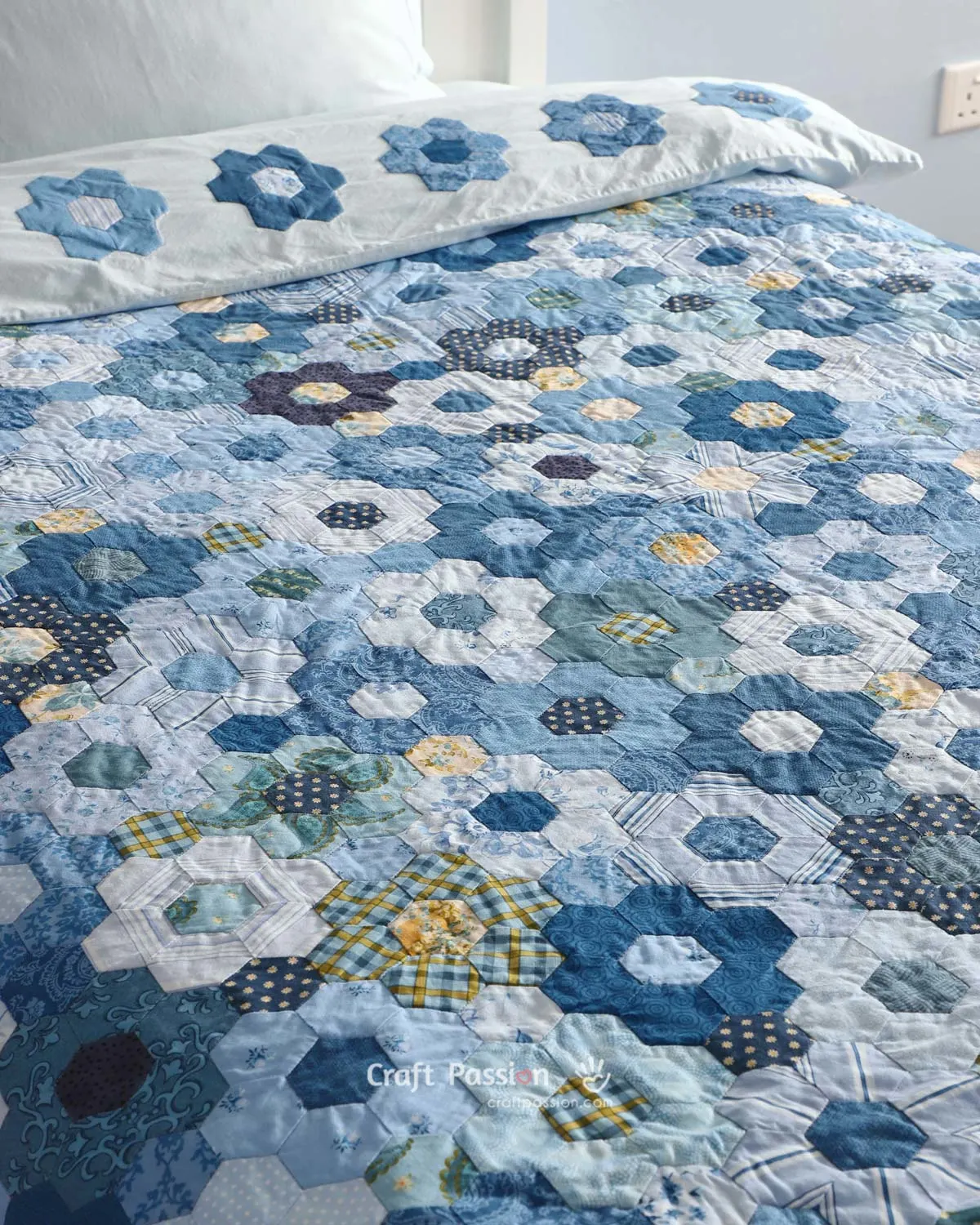 Sewing a hexagon quilt duvet cover quickly is possible with this method. You can&nbsp;save money and time while making a gorgeous modern bedding quilt for the family that is cozy, soft, and fluffy warm.