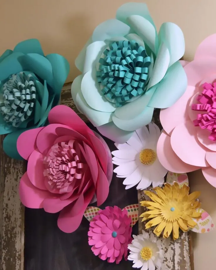 Try something different in terms of size with these huge flowers. Make sure you have enough space to display them, as their beauty can't be contained. Learn how to make them in the tutorial!