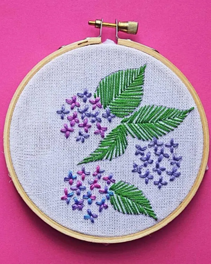 Want to learn how to create this beautiful and unique hydrangea flower embroidery? Follow this step-by-step tutorial with the Granitos stitch to make your very own version of this lovely design.