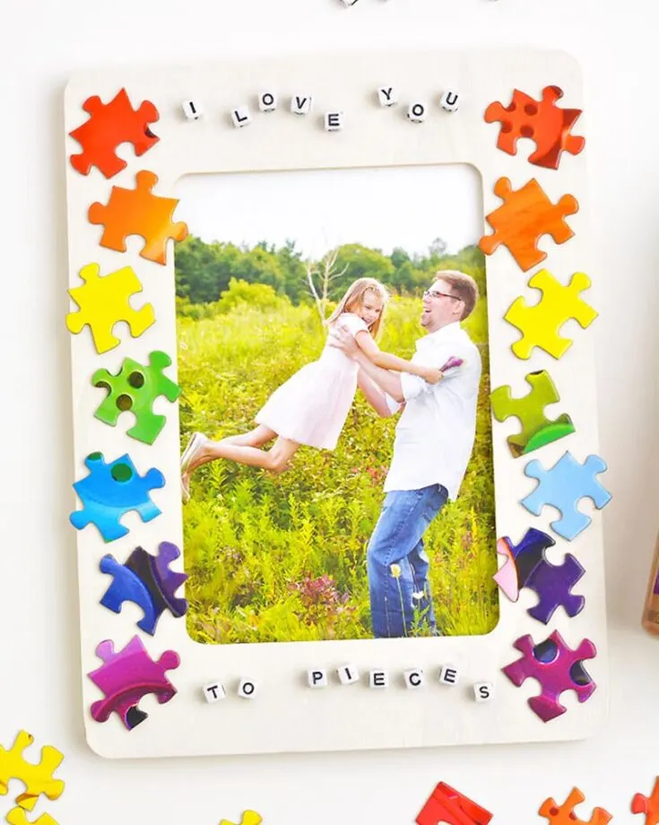 This fantastic picture frame shows your Dad how much he means to you. Add some letter beads for the &ldquo;I love you&rdquo; message and funky puzzle pieces to turn it into a fun DIY project. The best part about this gift is that it is mess-free and made with simple supplies you can acquire at your local store.