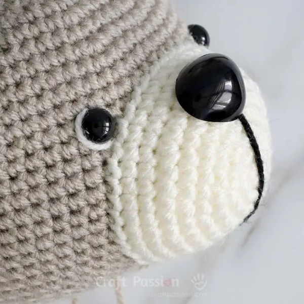 how to add expression to amigurumi