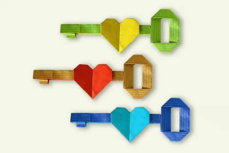 Unlock the path to the heart with this key to love origami! This precious origami is definitely a key to show your appreciation to someone special. Try it out and see if it opens up a path of love for you!