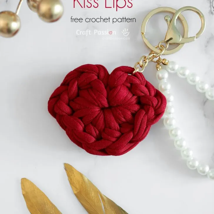 Create adorable crochet lips with this beginner-friendly pattern! Quick and versatile, perfect for brooches, keychains, appliqués, & more. Try it now!