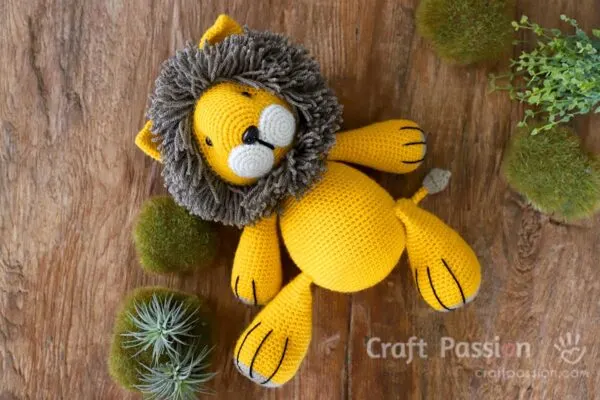 crochet lion stuffed animal