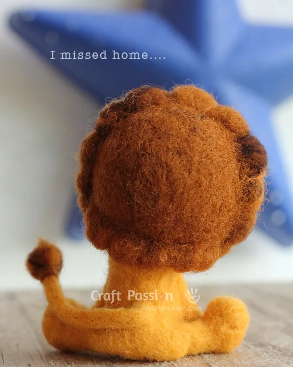 Detailed tutorial to make needle felted lion, a beautiful needle felted animal. Easy to follow how-to instructions with step-by-step photos.