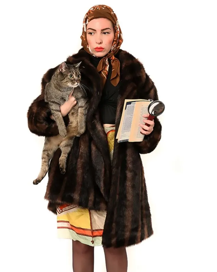 Get ready to rewind in time with this Edie Beale costume. Embrace the charm of vintage fashion being fabulously retro. This costume is guaranteed to show off a timeless look no matter the generation of fashion!