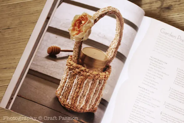 Craft book introduction and review : Locking Loops - Unique Locker Hooking Handcrafts to Wear and Give. &nbsp;Book Author:&nbsp;Theresa Pulido&nbsp;