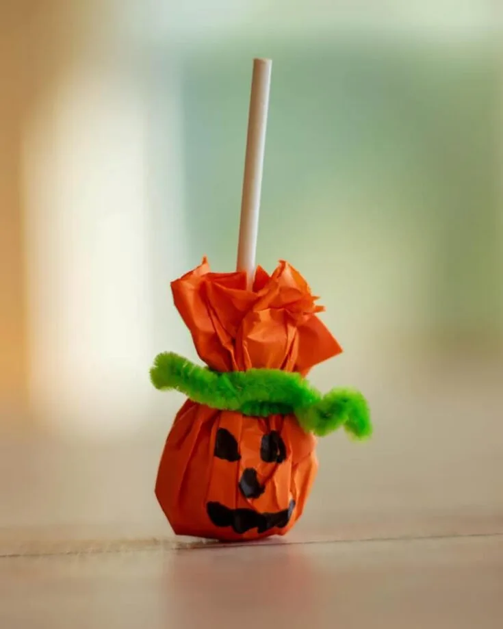 Lollipops are every kid&rsquo;s favorite treat. They are sweet and small, making them manageable to craft within a few minutes. It is another good paper pumpkin craft that makes use of recycling.