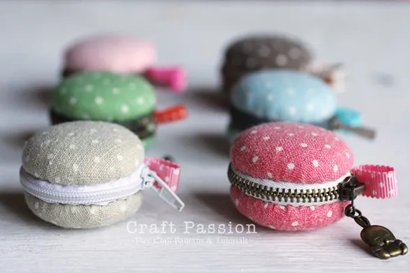 Free Pattern & tutorial on how to sew a Macaron Coin Purse. Let's turn a sweet meringue-based confectionery into a coin purse. Perfect for gifting.