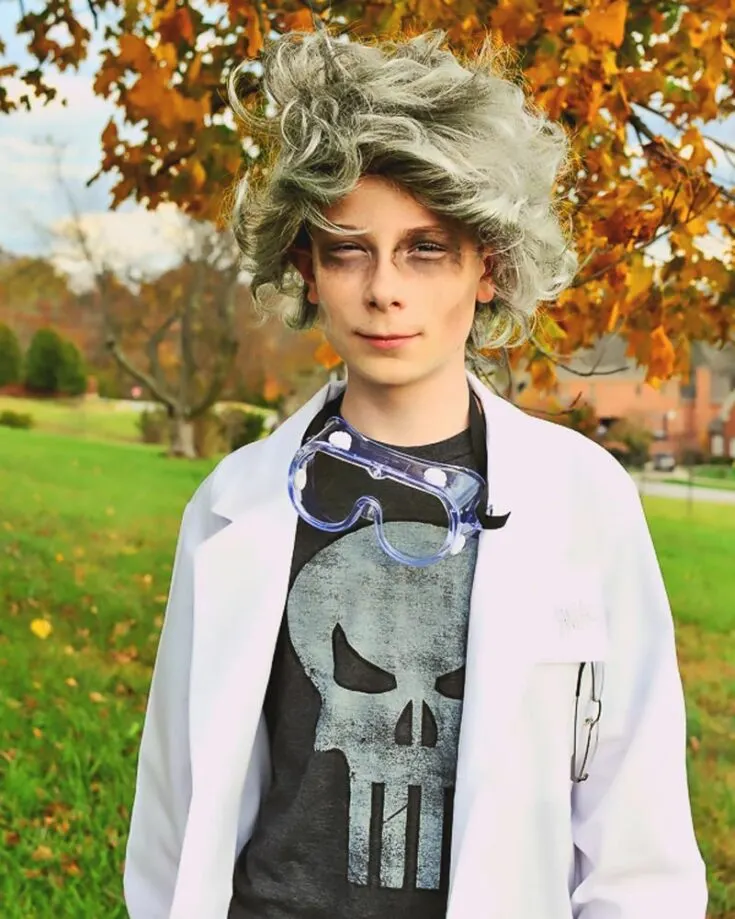 Are you ready to brew up some mysterious fun and excitement? If you are, this tutorial is perfect for you! Watch yourself turn into a mad scientist with funky experiments as you trick-or-treat!