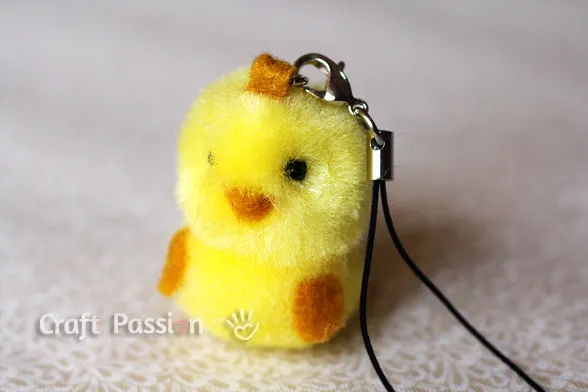 Easy & quick Kid Craft Easter Craft chick pom pom. Make them into Mobile Phone charm, pencil topper, keychain or other related accessories.