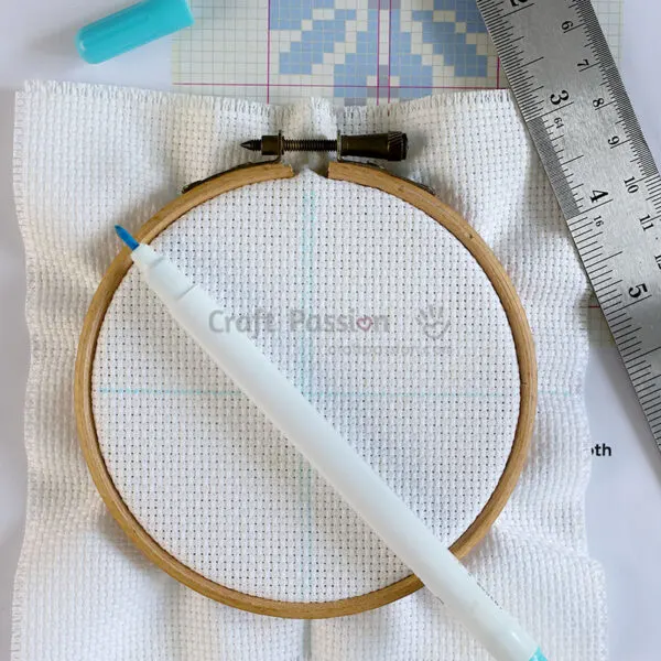 mark reference lines on aida fabric for easy counting and stitch tracing