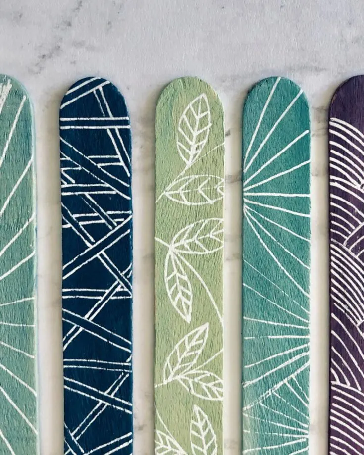 Discover a simple way to make minimalist bookmarks using wooden craft sticks. You can create personalized markers for your reading journey with just paint, markers, and optional tassels. This DIY project is perfect for adding a handmade touch to your book collection.