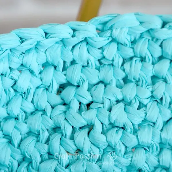 Minimize the stitches at the back of the straw bag if you don't intend to line the internal.