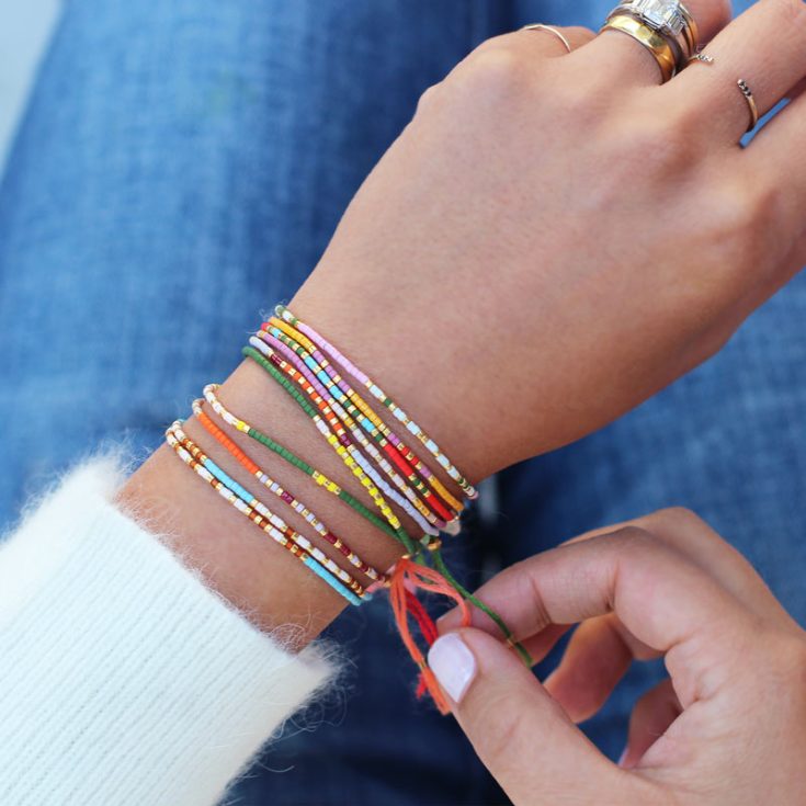 If you're searching for unique bracelet ideas to try over the weekend, then this DIY Morse code bracelet design is one you must try! You can encode secret messages to your loved ones by following this tutorial! Whether it's a simple 'XOXO,' 'Best Friends Forever,' or an 'I Love You,' this bracelet will strengthen your friendships' bond.
