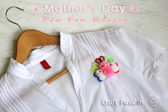 A quick and easy tutorial to make mommy & baby pom-pom turkey brooch that kids can make for their moms. Happy Mother's Day!!!!