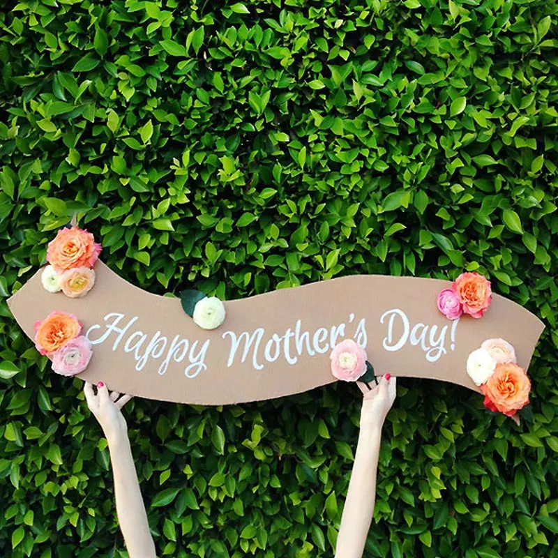 Turn this Mother&rsquo;s Day into a fun celebration with this banner! Turn this special day into a fun and merry festive cheer with this floral banner to welcome your mom home for a surprise.