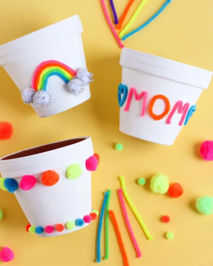 Got some pipe cleaners at home but don&rsquo;t know what to do with them? Turn those tools into this flower pot craft design! This Mother&rsquo;s Day, let your creativity run free as you decorate various colored pipe cleaners to make a special flower pot for your mommy.