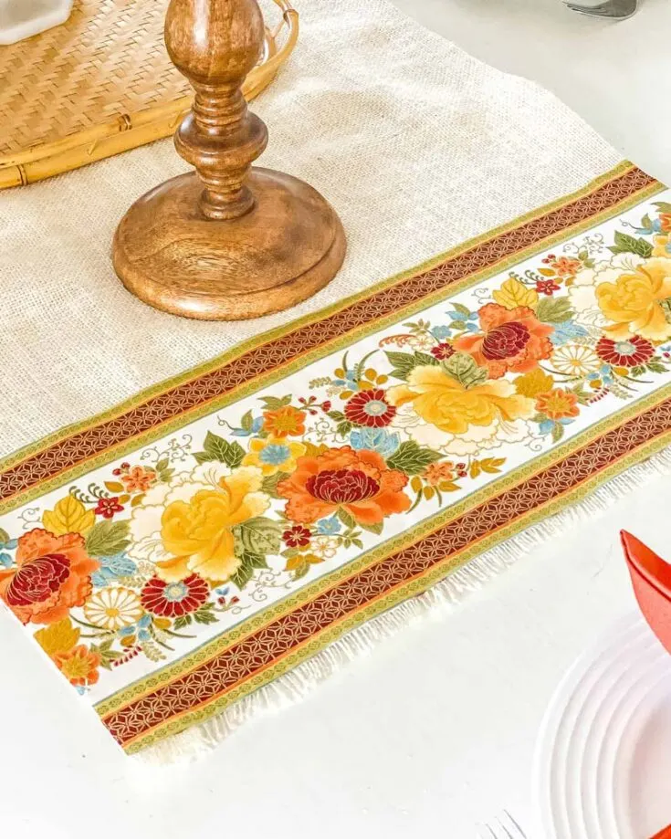 Learn to make this no-sew runner that is so easy and simple to make! It&rsquo;s adorned with gorgeous ruffles and looks glorious on your dining table. Follow the easy instructions by clicking the link below to make this rustic burlap design.&nbsp; Table runner size: Adjustable