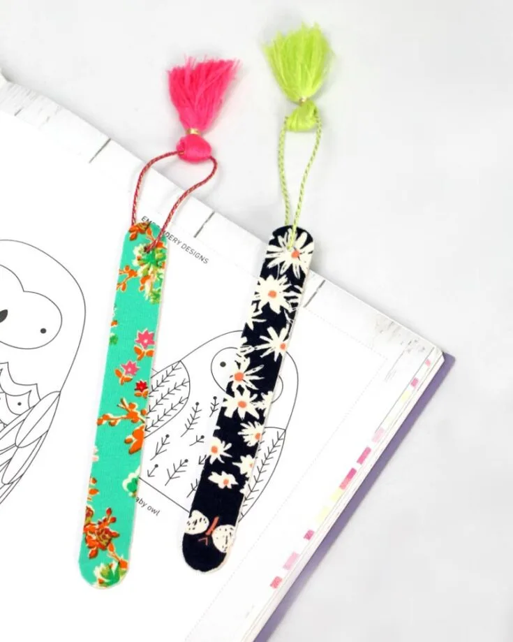 Turn fabric scraps into cute, no-sew bookmarks! Grab some Mod Podge, craft sticks, and your favorite fabric to make a pretty bookmark that reflects the poetic literature you're reading!