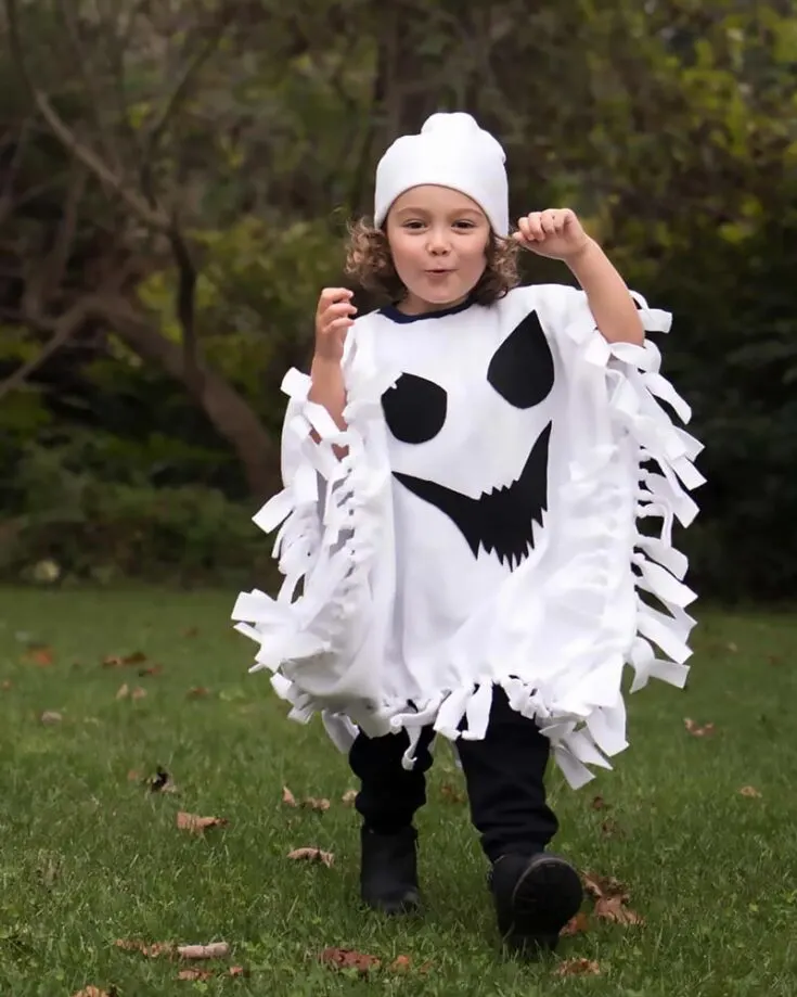Boo! Float into Halloween as a spooky scary ghoul with this tutorial. It has a step-by-step guide with an easy template for you to follow, and the best thing is that it is a no-sew project!
