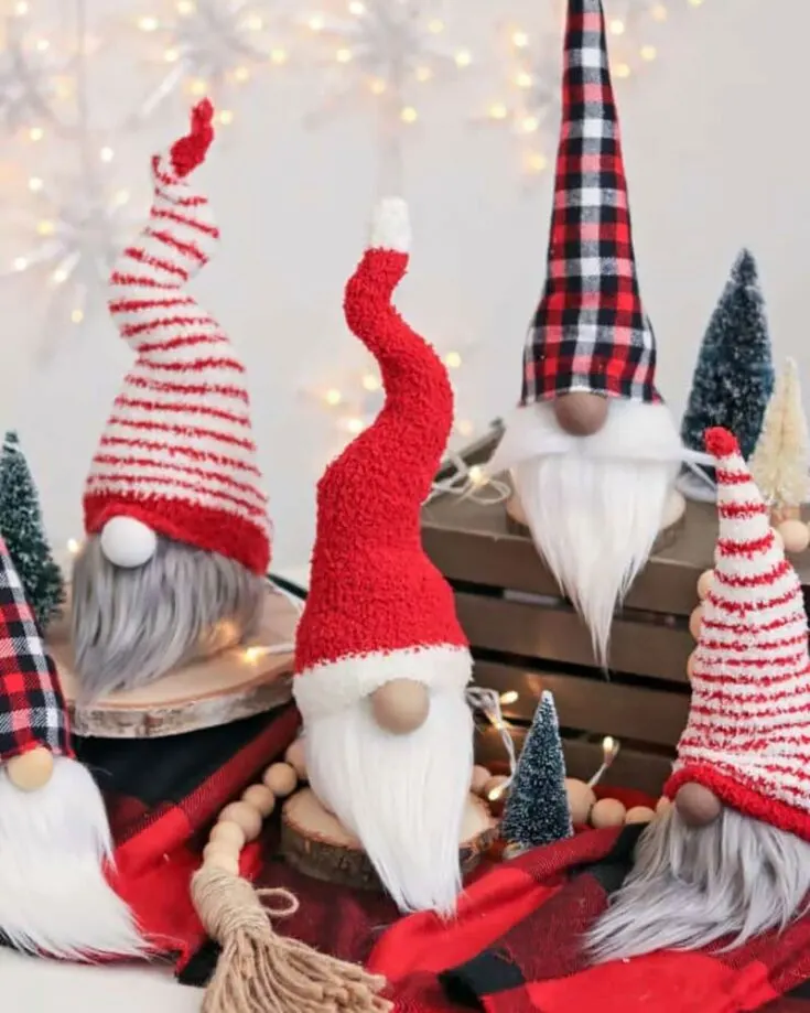 Creating bearded characters is a fun and festive way to spend time with your family and friends this holiday season and no sewing machine required! They're super easy to make, making it a perfect craft for everyone to join in on the creative fun!