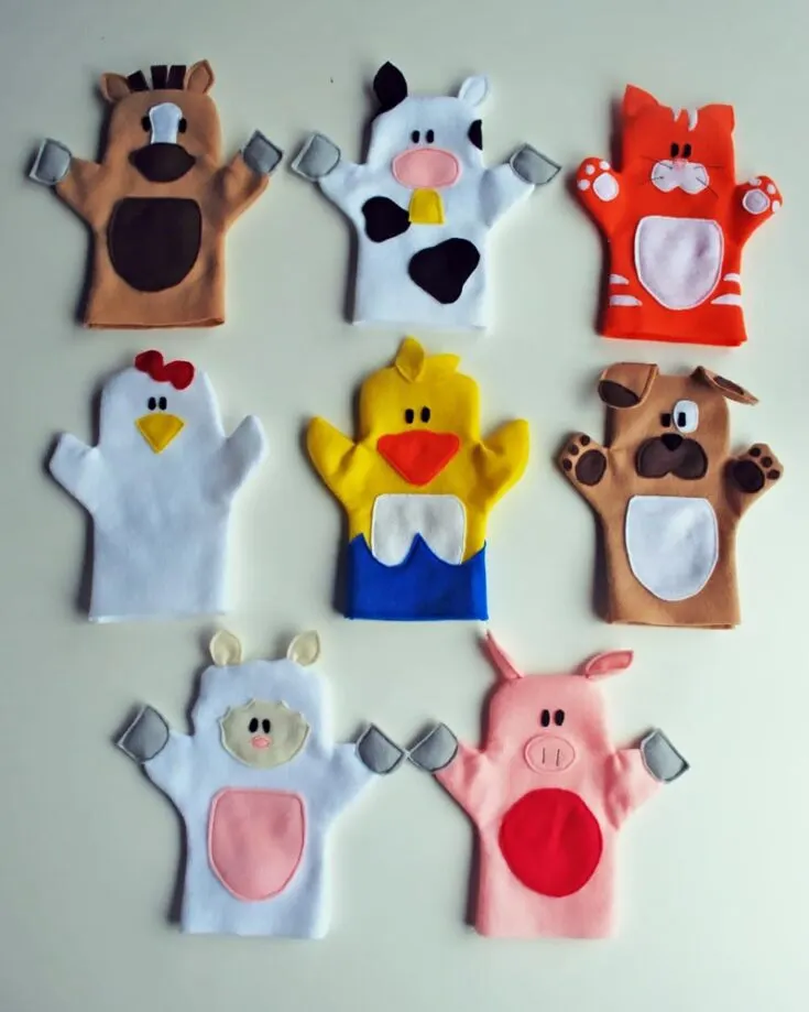 Do your kids love McDonald's? If they do, try this tutorial! It provides a detailed explanation and a digital sewing pattern to follow. Get ready to meet Old McDonald and his farmyard animals!