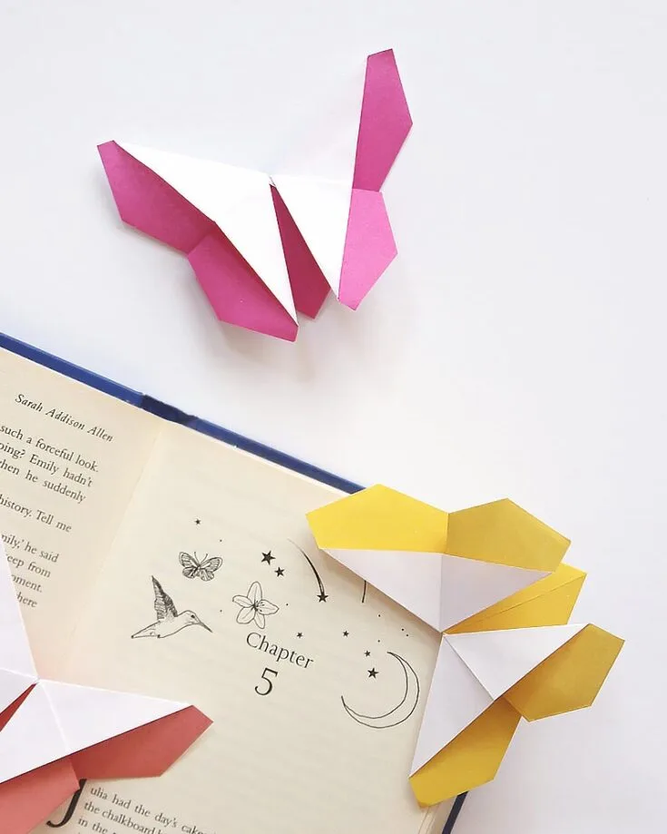 Flutter into paper crafting with these wonderful origami butterfly bookmarks. It's a breezy, fun craft, perfect for book lovers who happen to be entomophiles. These beautiful butterflies are easy to fold and make for sweet little gifts.