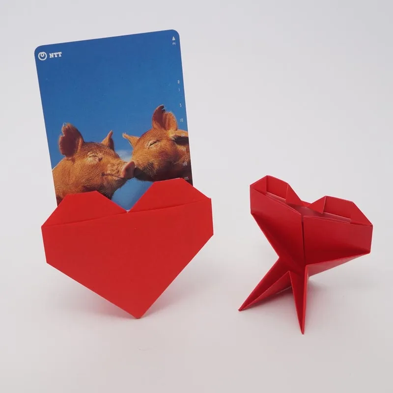 What better way to keep photos of your most treasured memories than putting them on an origami heart stand? Whether it's a photo of your beloved pets or your favorite grandma, this origami will ensure they get the love they deserve.