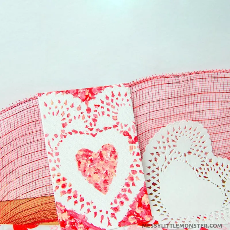 Paint something unique and delightful to surprise your mom with this Paper Doily Heart Craft! Simply grab a paper doily as your template and let your creativity run wild as you paint an ombre of colors on your canvas.