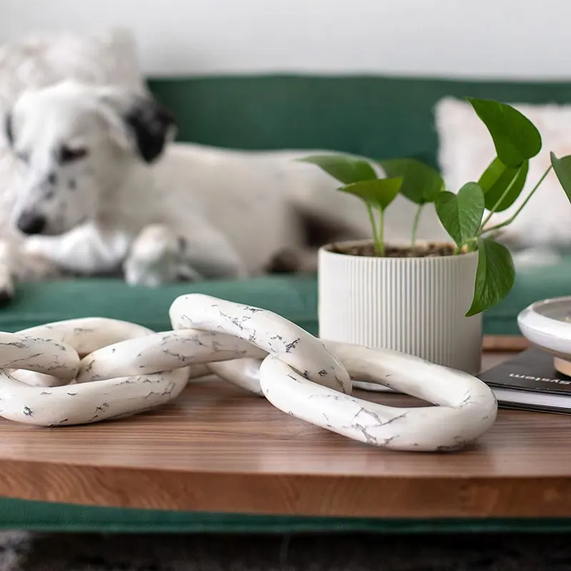 To all adults who think paper mache is for kids only, this aesthetic faux marble paper mache chain will certainly change your mind! It elevates your home d&eacute;cor in the most cost-affordable way.