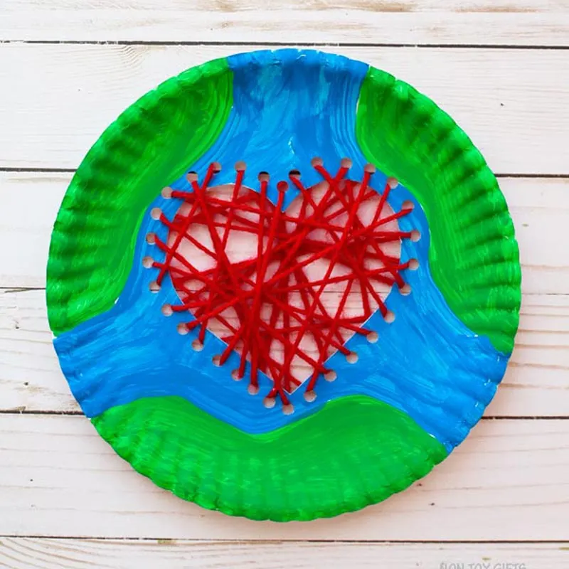 If you have some leftover red yarn from our T-shirt yarn craft, you can make this adorable and simple paper plate craft with your little ones. Turn ordinary paper plates into a symbol of our affection for the planet.